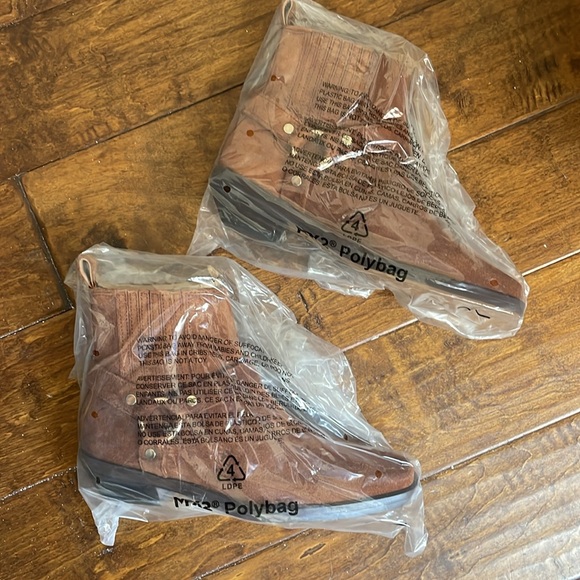 The Santiago Western Ankle Boot - Picture 8 of 10